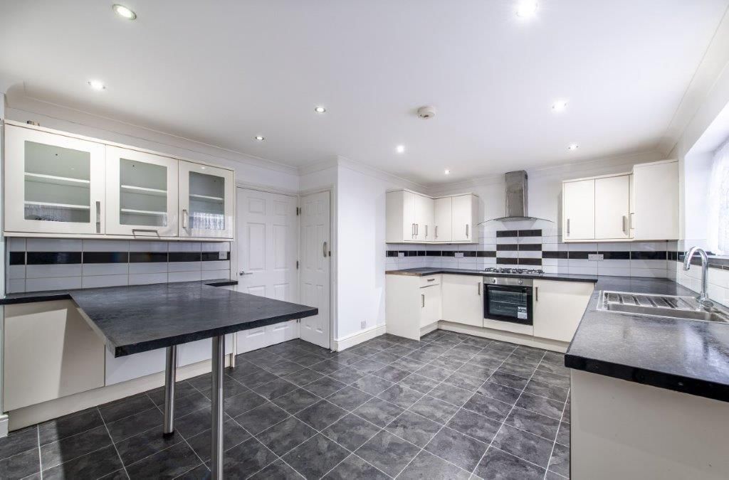 Property photo 3 of 15 Kitchen/ Breakfast Room