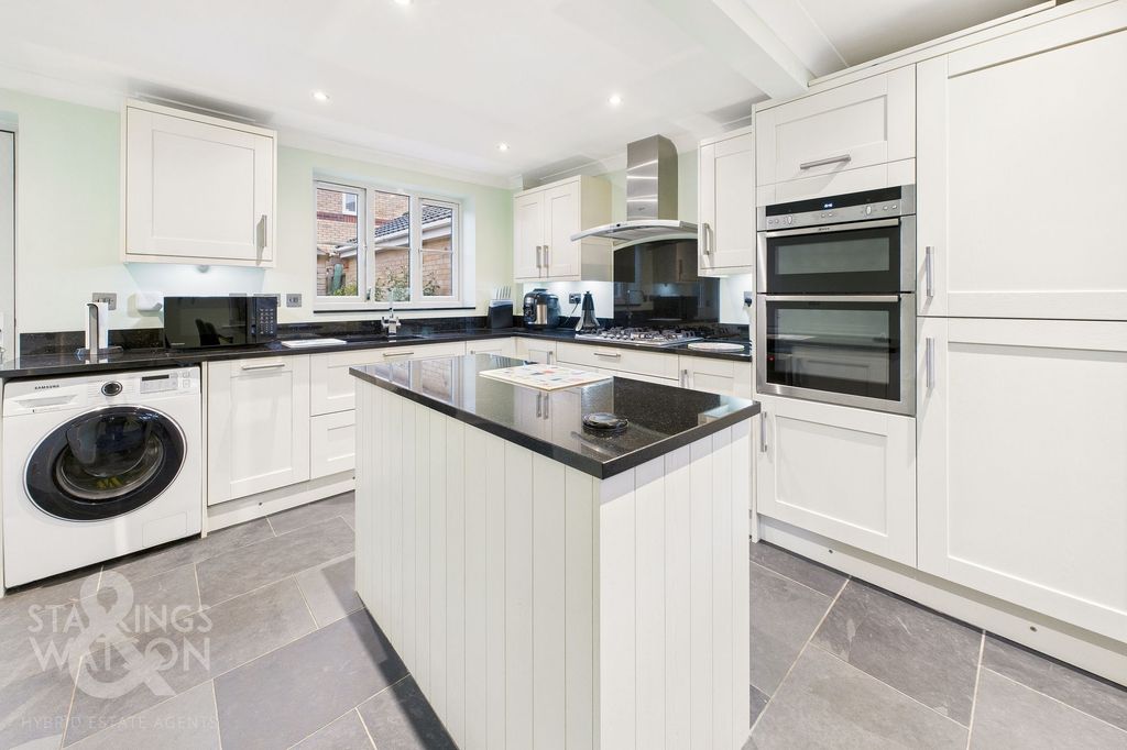 Property photo 3 of 21