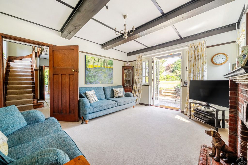 Property photo 3 of 18 Sitting Room