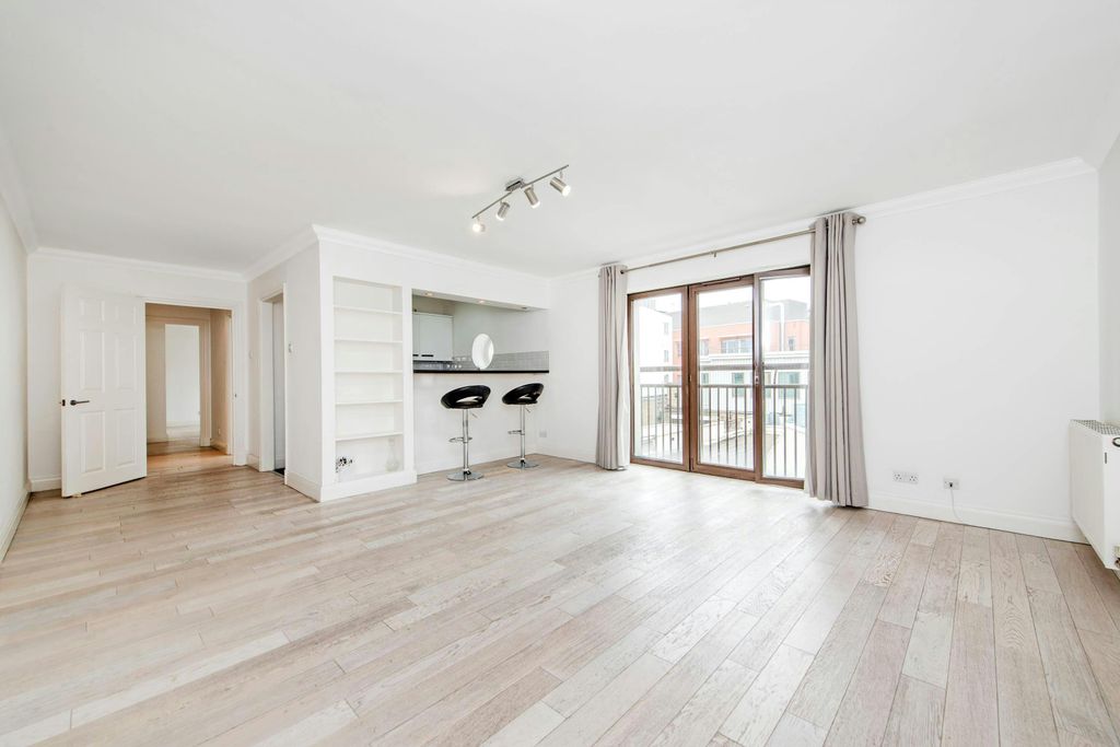 Property photo 3 of 13 29722_Daniel_Watney_Flat_B36_Herbal_Hill_2_Lo.Jpg
