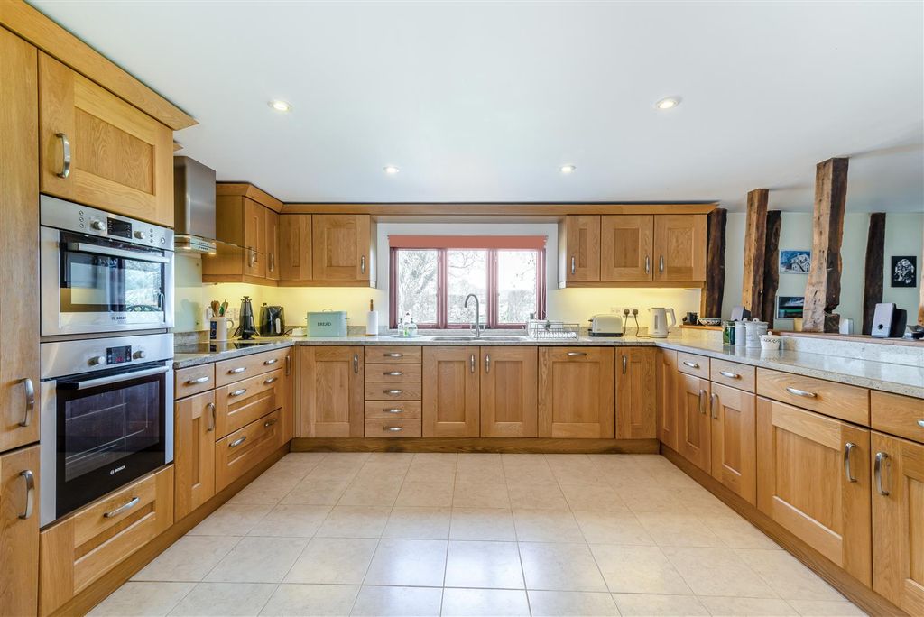 Property photo 3 of 26 Kitchen