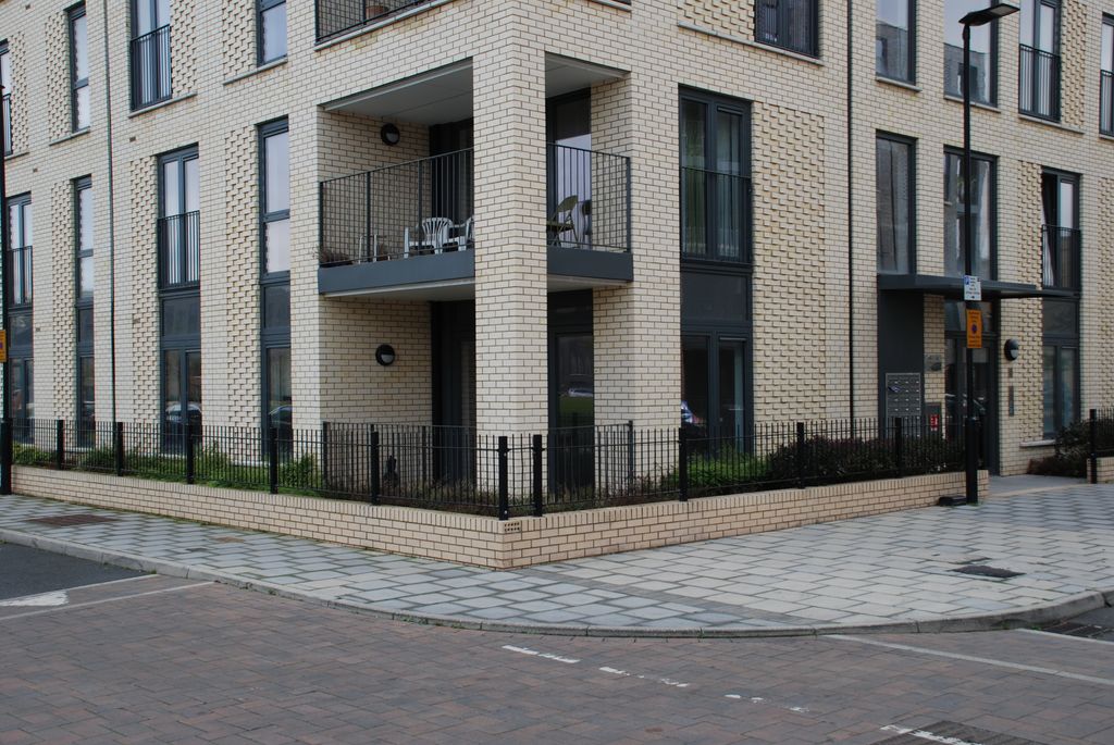 Property photo 2 of 11 Front 2