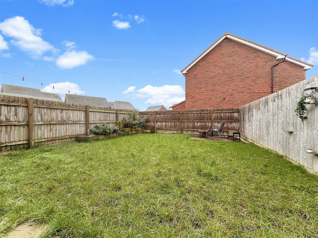 Property photo 3 of 20 Well-Appointed Garden 567