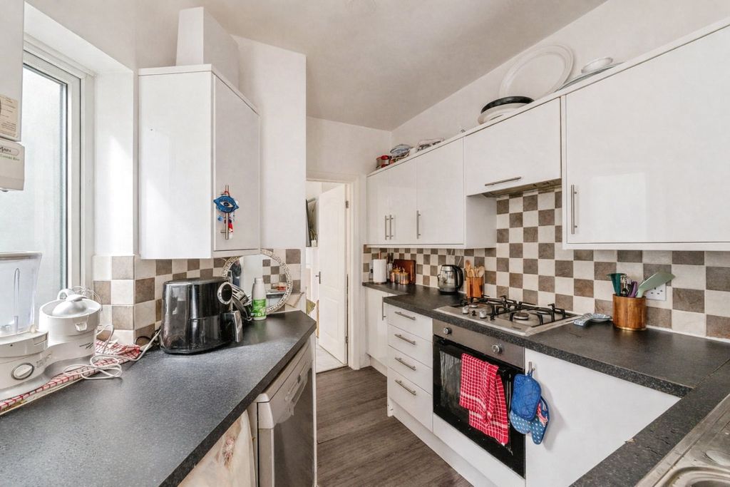 Property photo 3 of 15 Kitchen