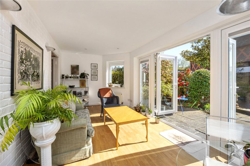 Property photo 2 of 21 Garden Room