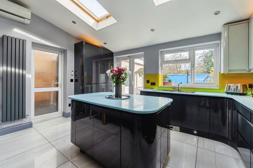 Property photo 2 of 24 Pbox-Img.Jpg