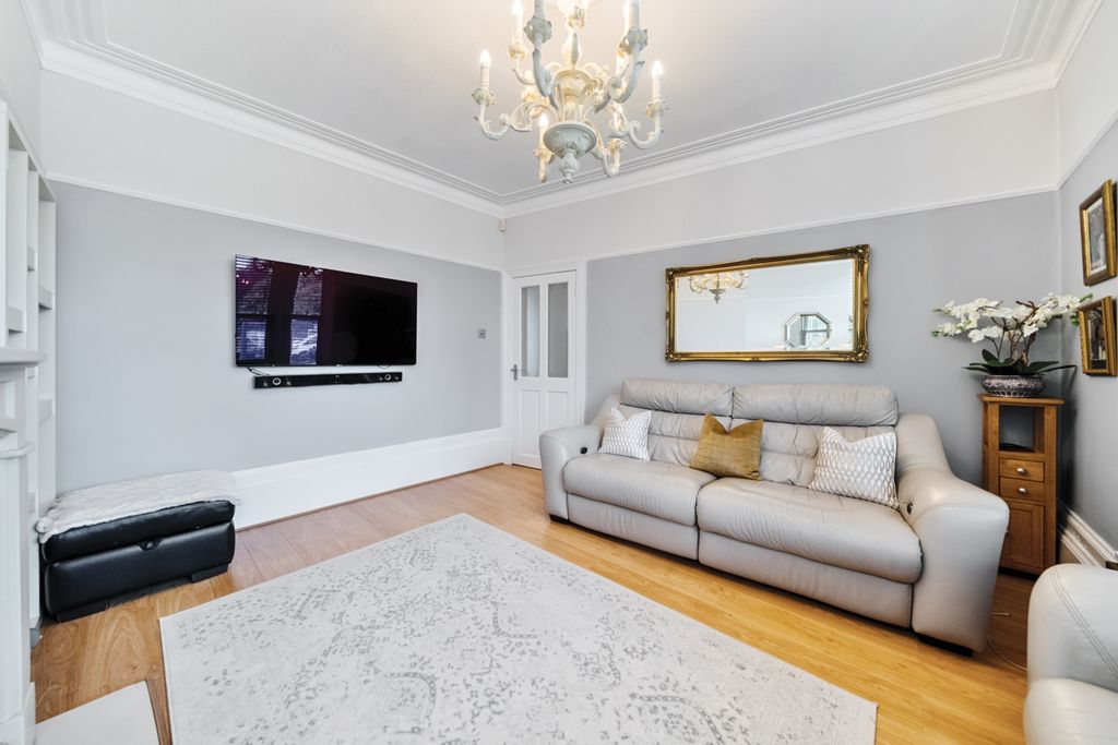 Property photo 3 of 14 1329585-10-6880De3072A0A