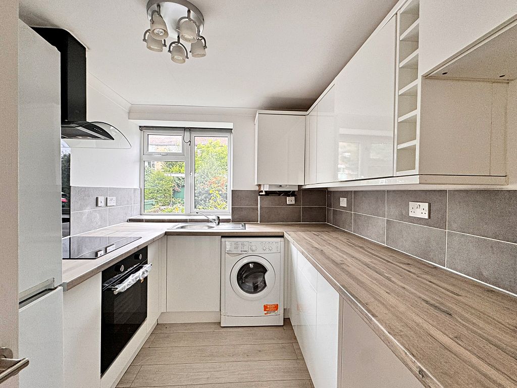 Property photo 2 of 11 Kitchen