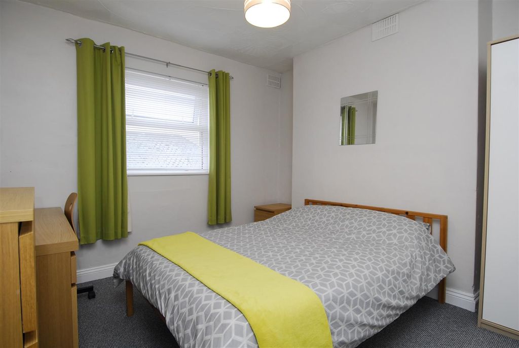 Property photo 2 of 6 2Wellingtonstr4008.Jpg