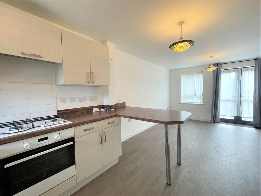 Property photo 2 of 8