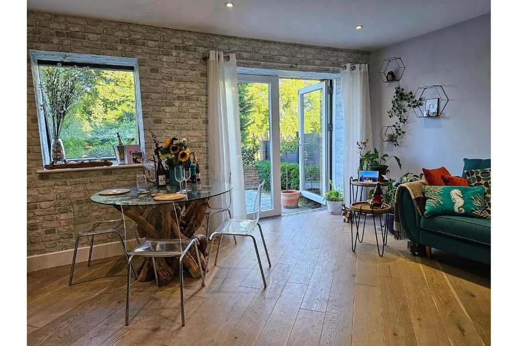 Property photo 1 of 11 Living Area