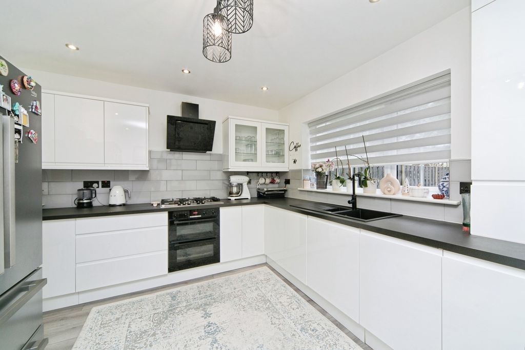 Property photo 3 of 20 Photo