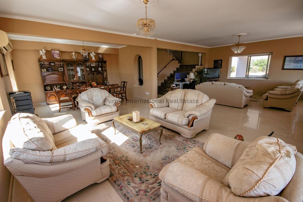 Property photo 3 of 27