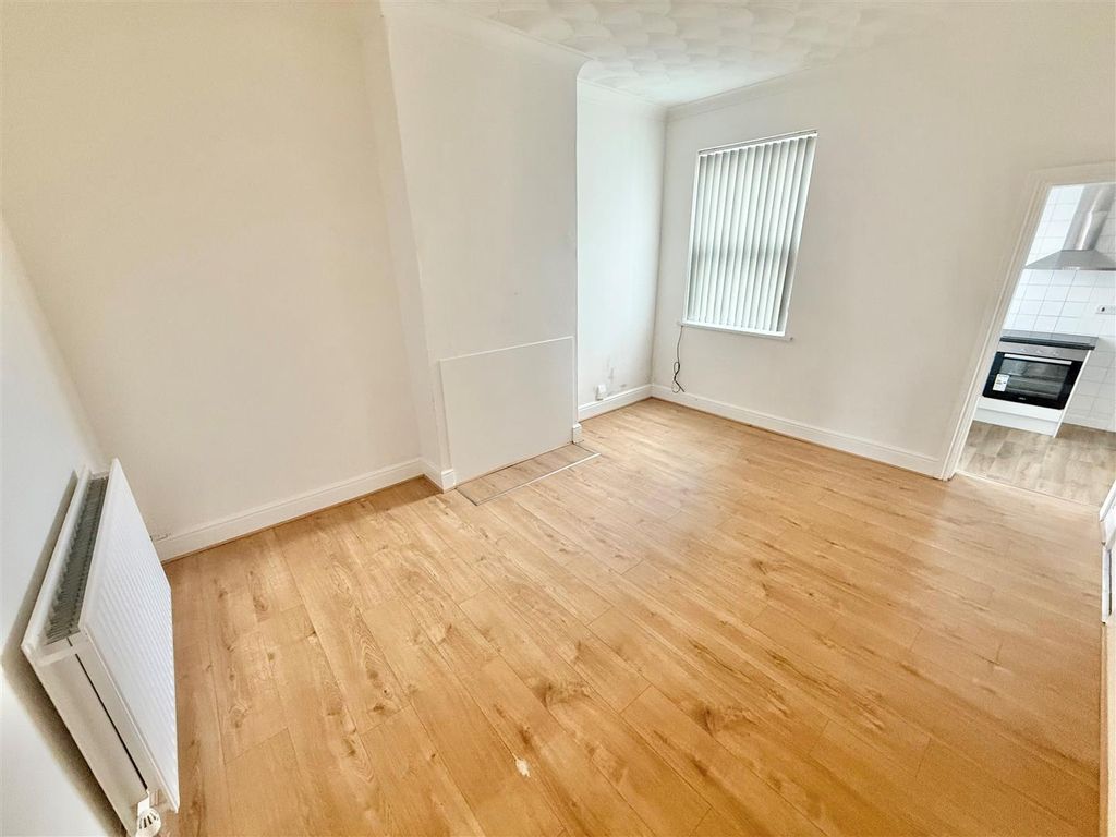 Property photo 3 of 9 Dining Room