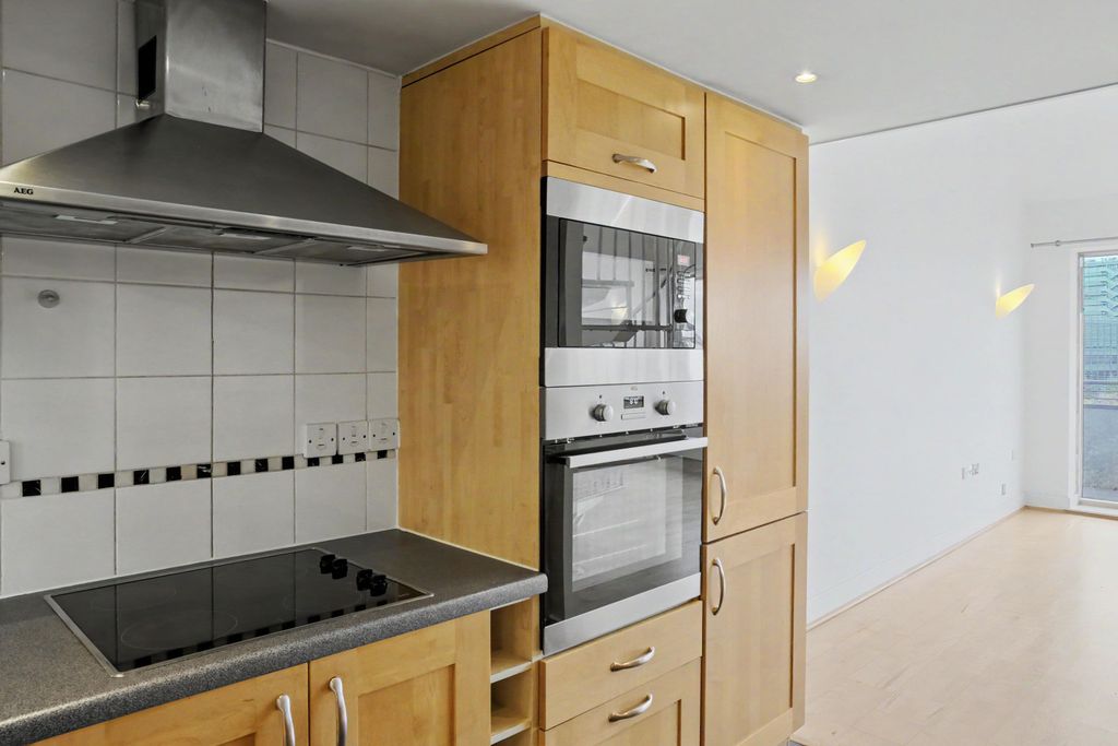 Property photo 3 of 18 Flat 20, 532 Chiswick High Road, Chiswick, London W4 5Rg