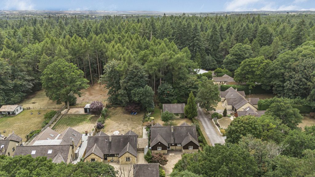 Property photo 2 of 40