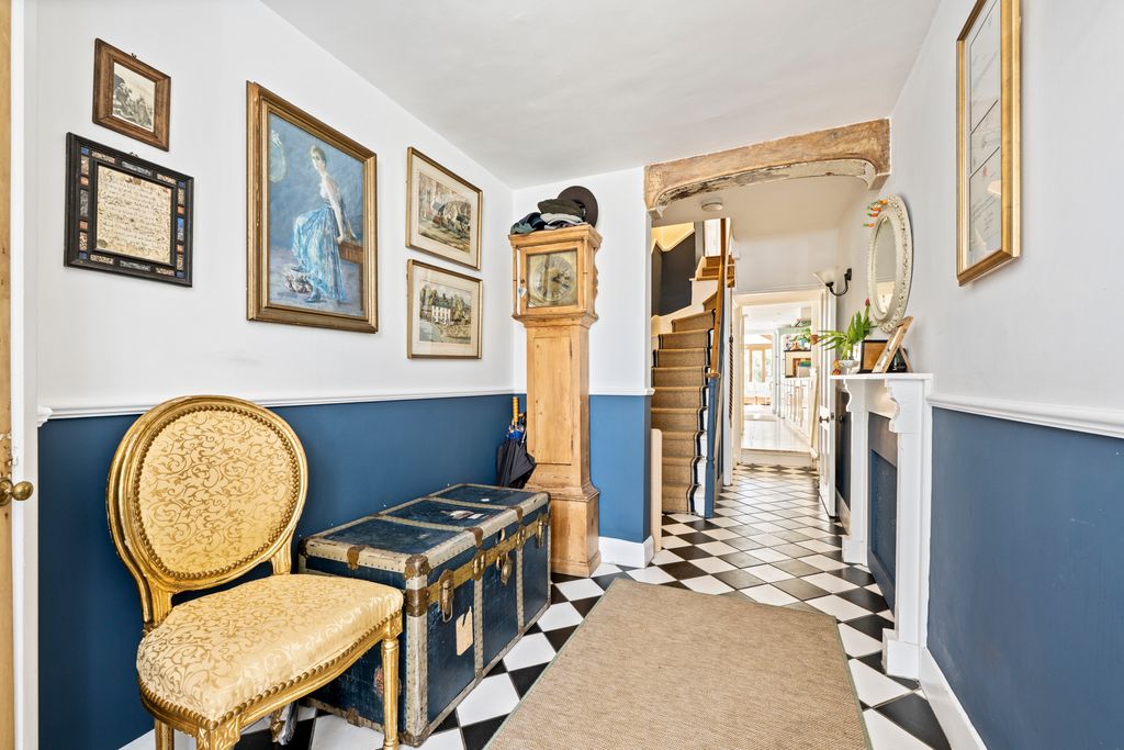 Property photo 3 of 20