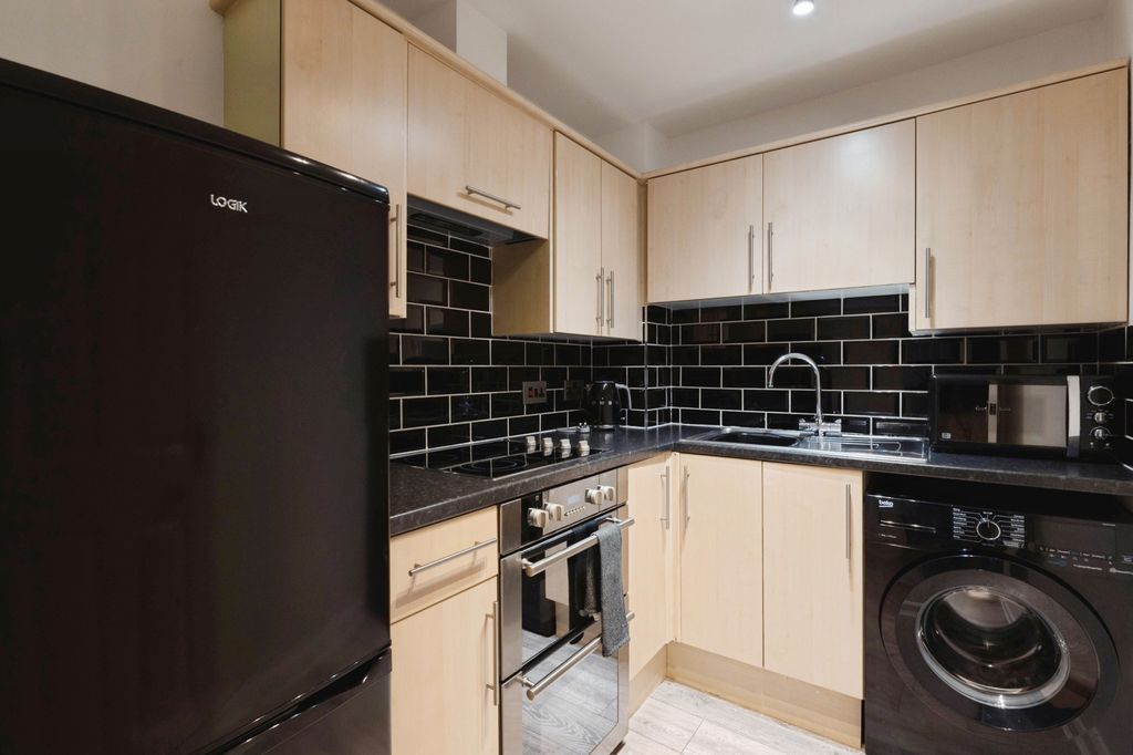 Property photo 3 of 16 Picture