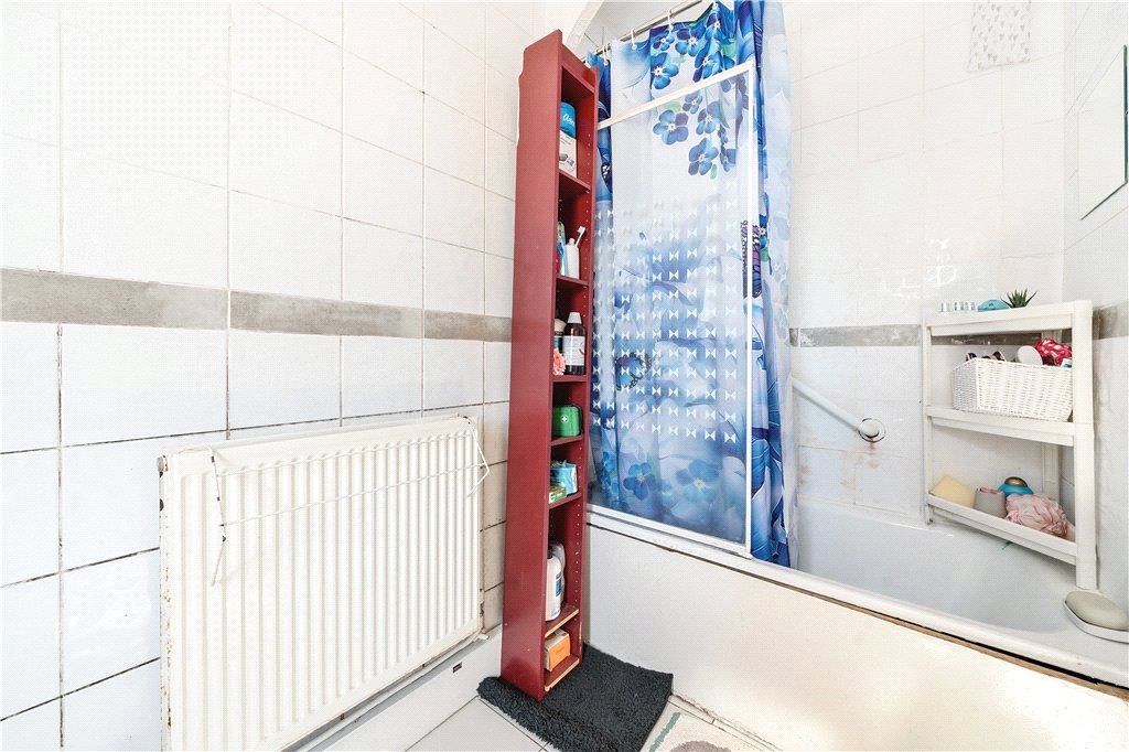 Property photo 3 of 20 Bathrooom