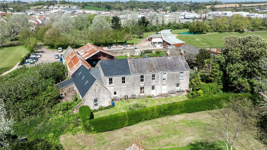 Property photo 2 of 12 External