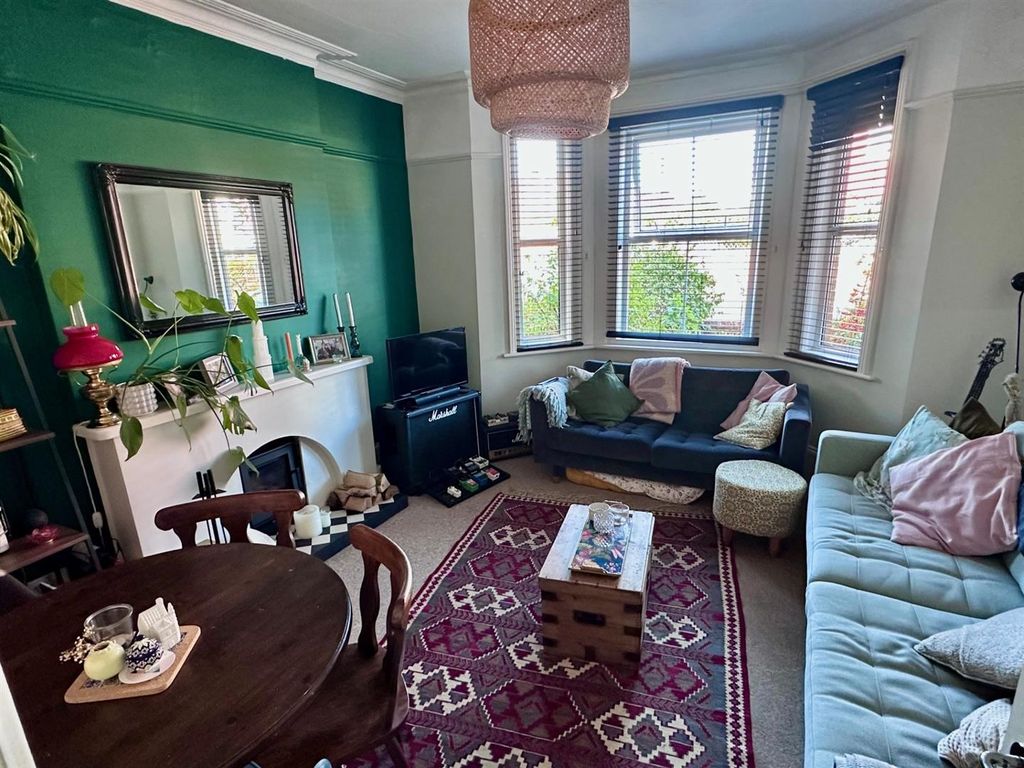 Property photo 2 of 13 01323 438506