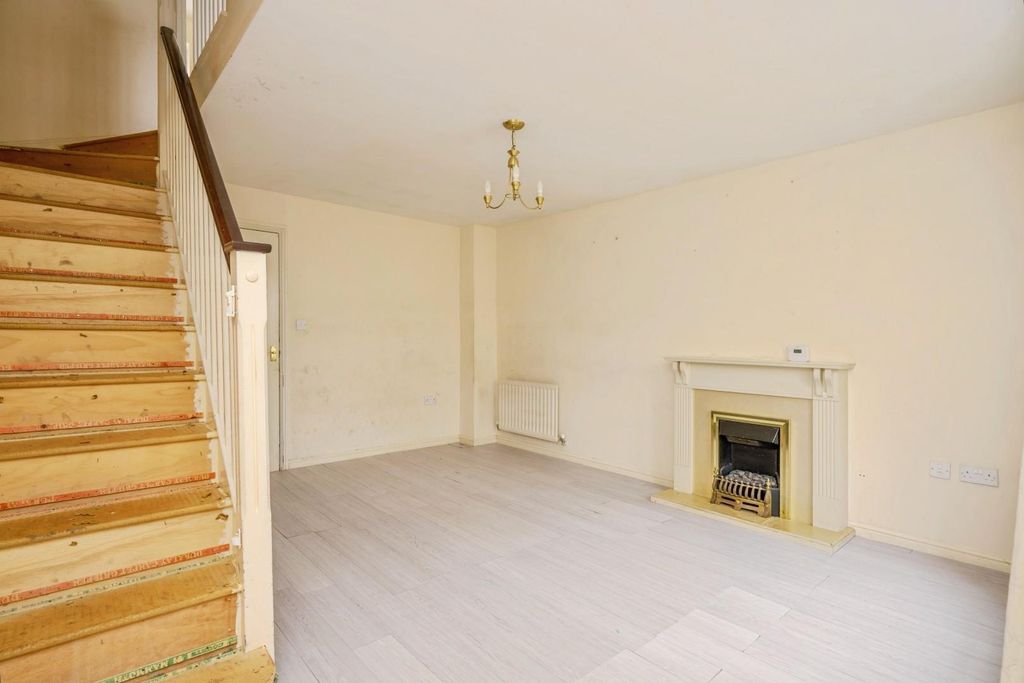 Property photo 3 of 19 7Royalclose-8.Jpg