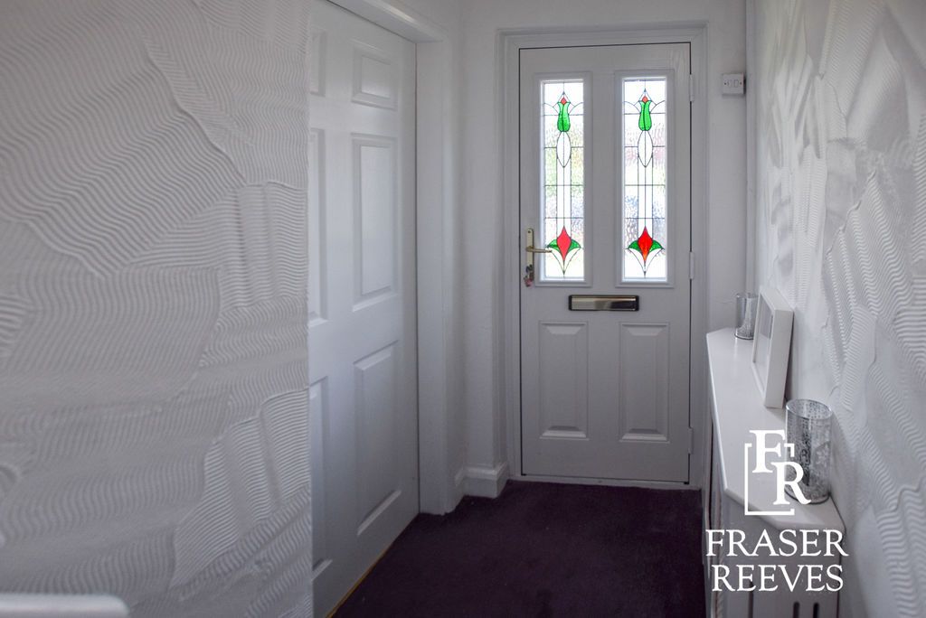 Property photo 2 of 16 Entrance Hall