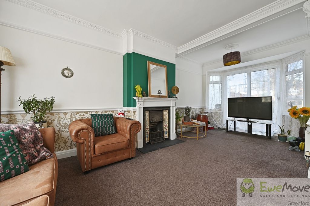 Property photo 2 of 12 Ewemove - 31 Rutland Road - 3 (1)