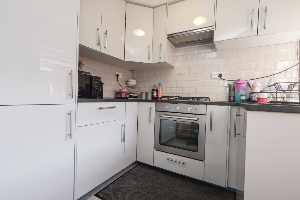 Property photo 3 of 20 Kitchen