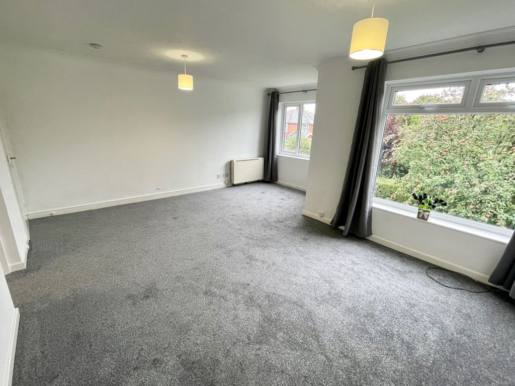 Property photo 3 of 11 Lounge