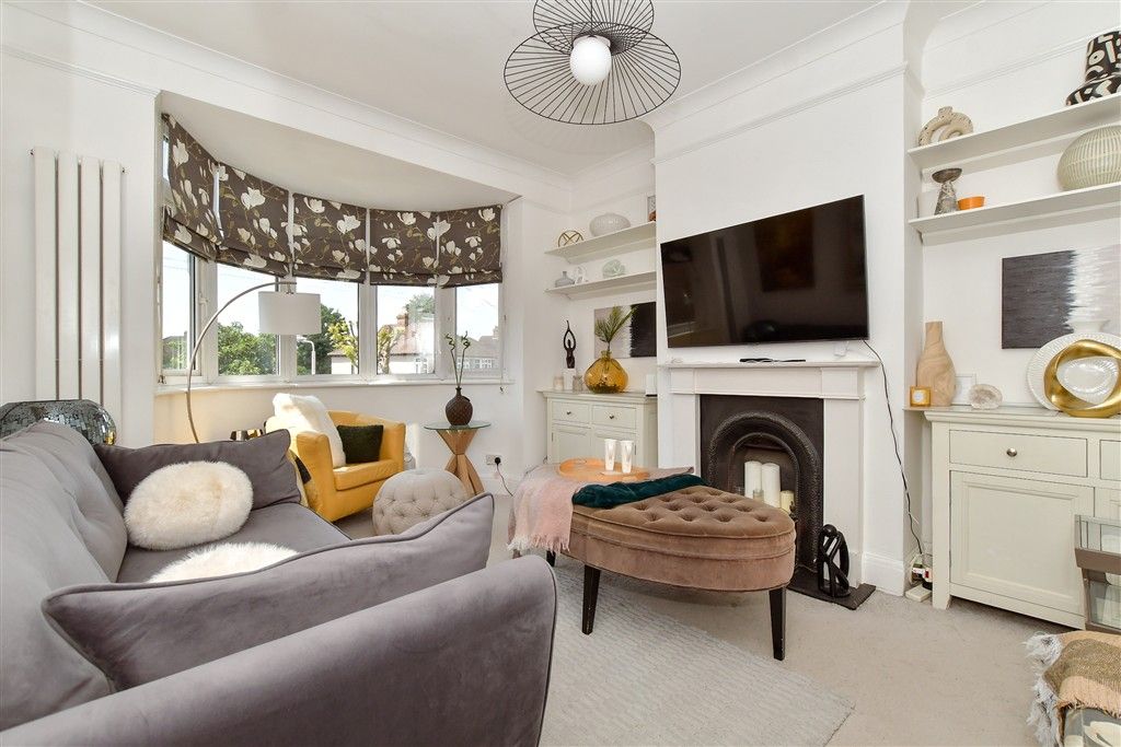 Property photo 1 of 13 Lounge