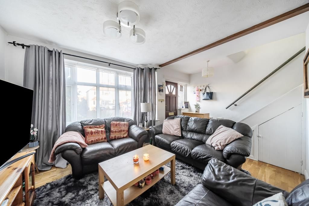 Property photo 1 of 19 Living Room