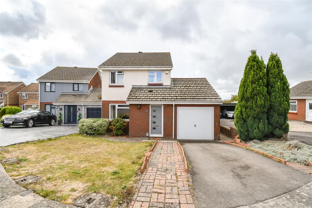 Property photo 1 of 32