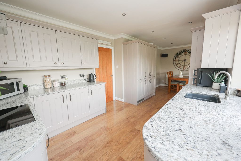Property photo 2 of 30 4337092