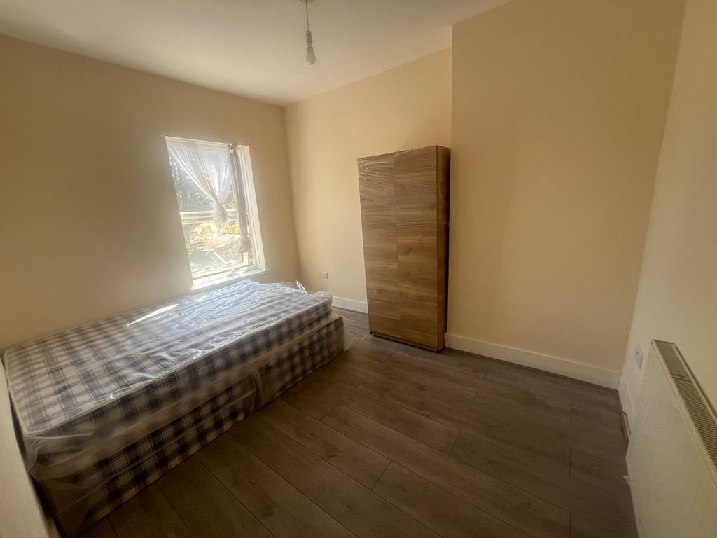 Property photo 1 of 10 Spacious Five-Bedroom Home | HMO Licence Applied For | Garden | Company Lets Welcome