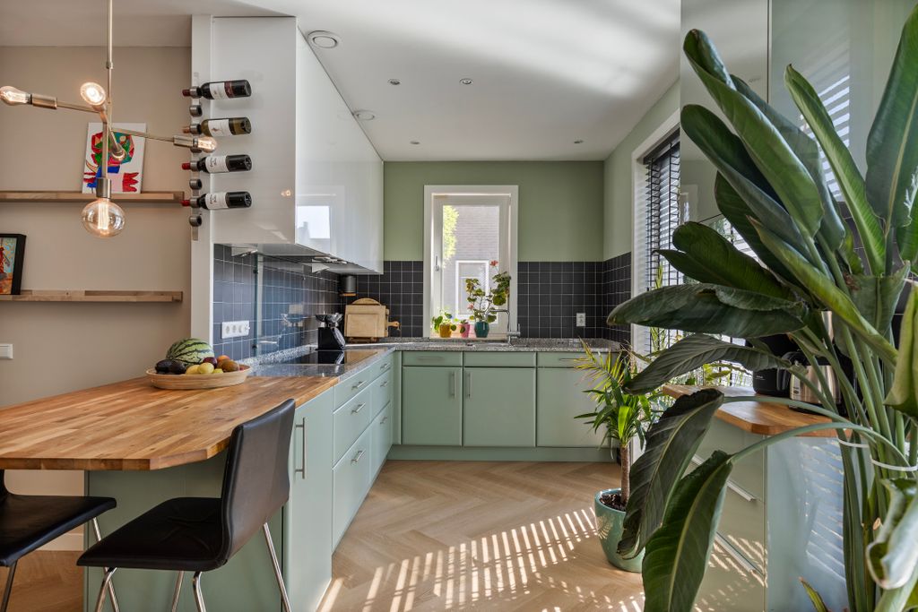 Property photo 3 of 43