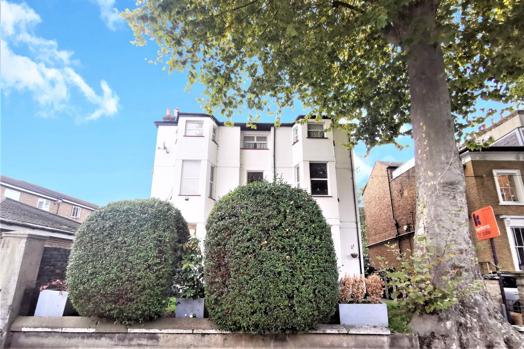 Property photo 2 of 8 34c Ainsworth Road, Hackney, London E9 7Lp
