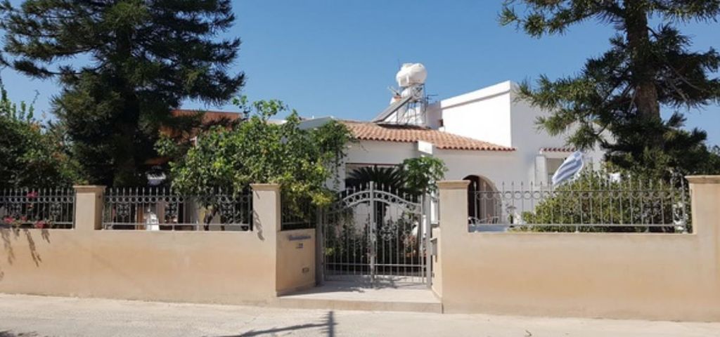 Property photo 2 of 35