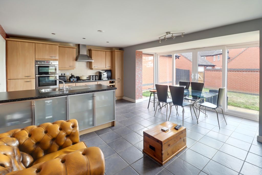 Property photo 3 of 17 Kitchen Diner