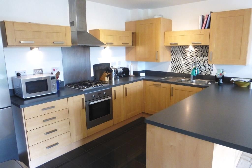 Property photo 3 of 18 Kitchen