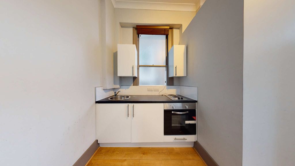 Property photo 3 of 6 Kitchen
