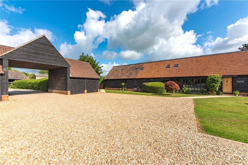 Property photo 1 of 20 Courtyard