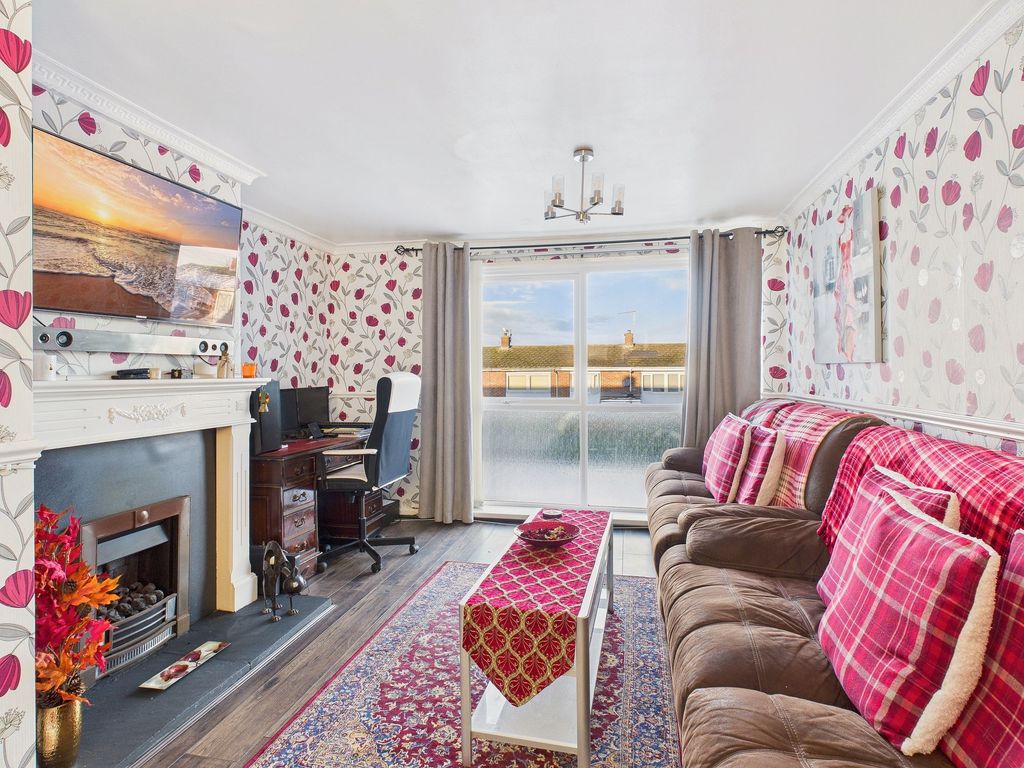 Property photo 2 of 10 Lounge