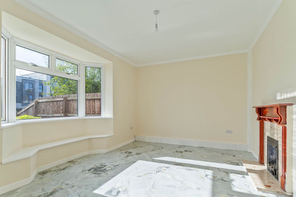 Property photo 3 of 24