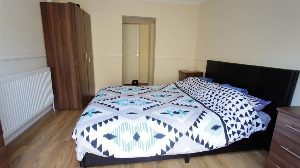 Property photo 3 of 12 Bedroom 2