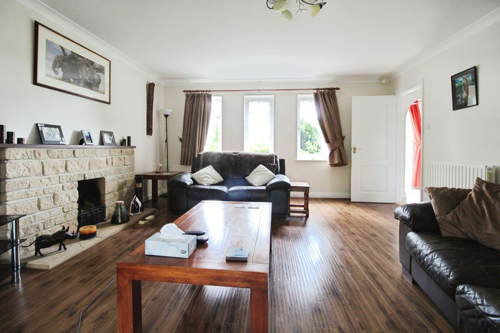 Property photo 2 of 21