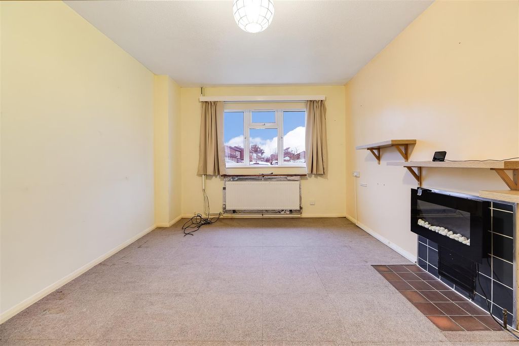 Property photo 3 of 13 Img (2).Jpg