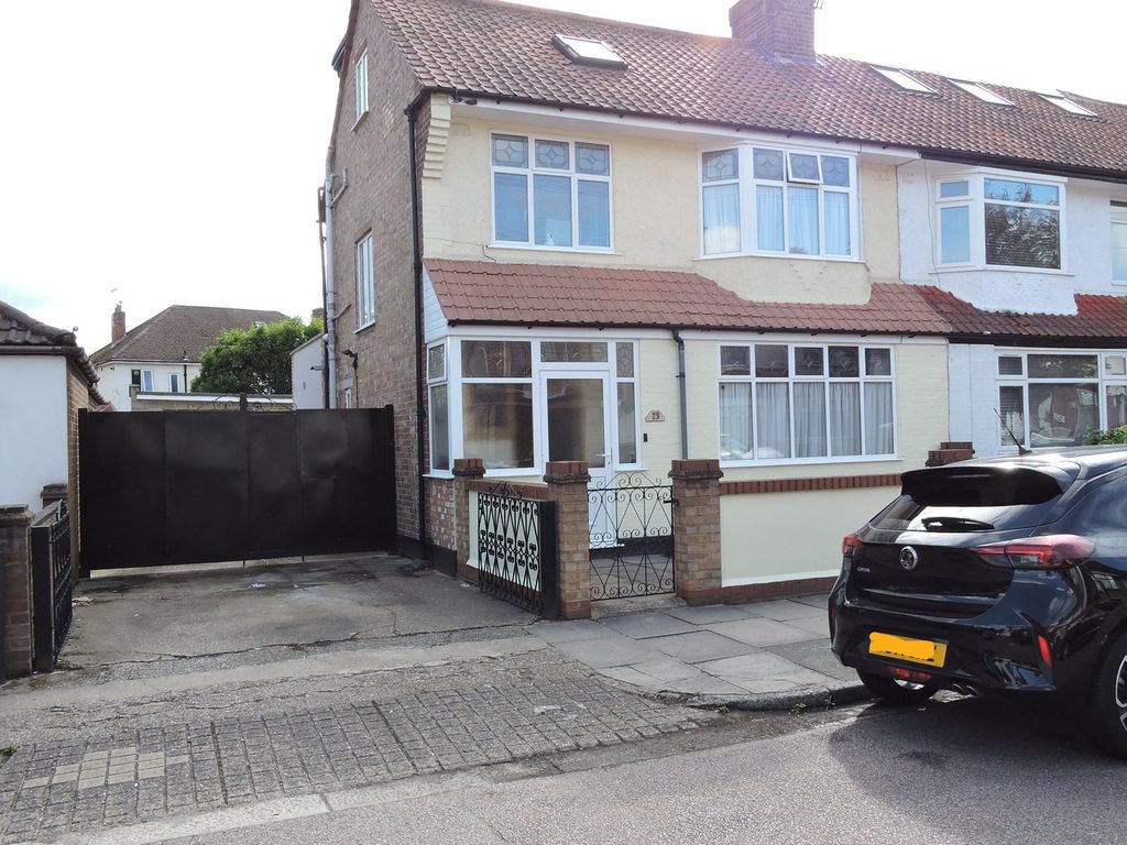 Property photo 1 of 32