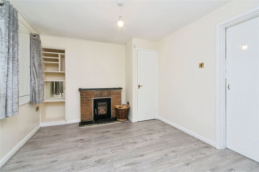 Property photo 2 of 11 Picture No. 24