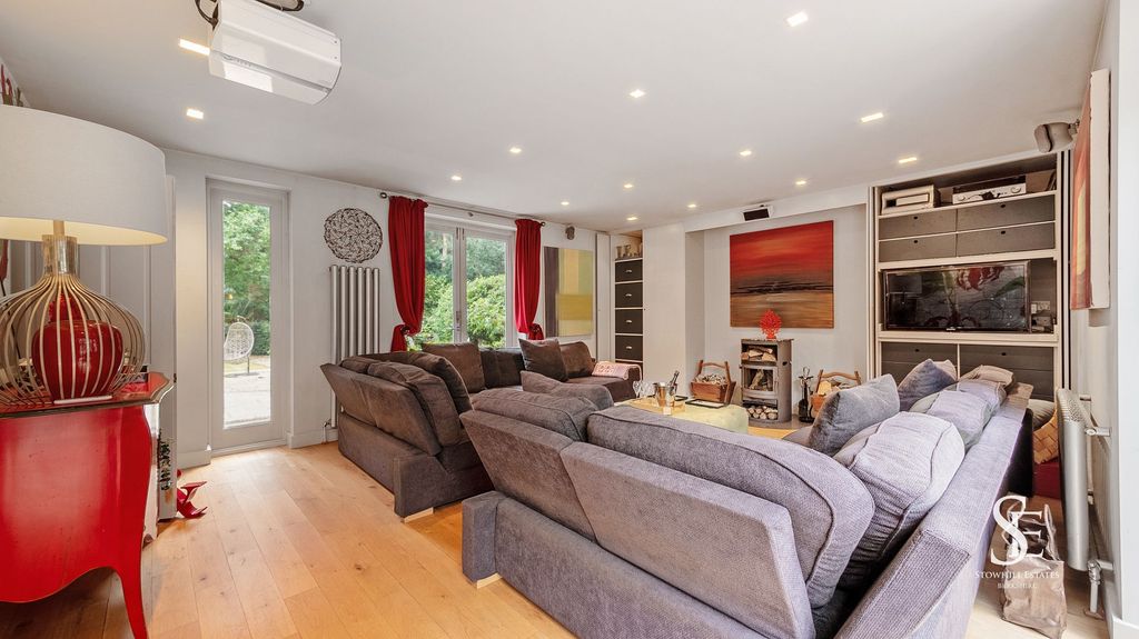 Additional image 12 of 5 bed property for saleOld Wokingham Road, Wokingham RG40